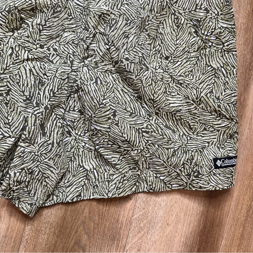 Columbia Forest Green Shorts Size Medium - Picture 4 of 12